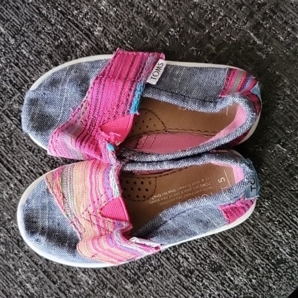 TOMS Slip-on Sneakers - T5 - Picture 2 of 6
